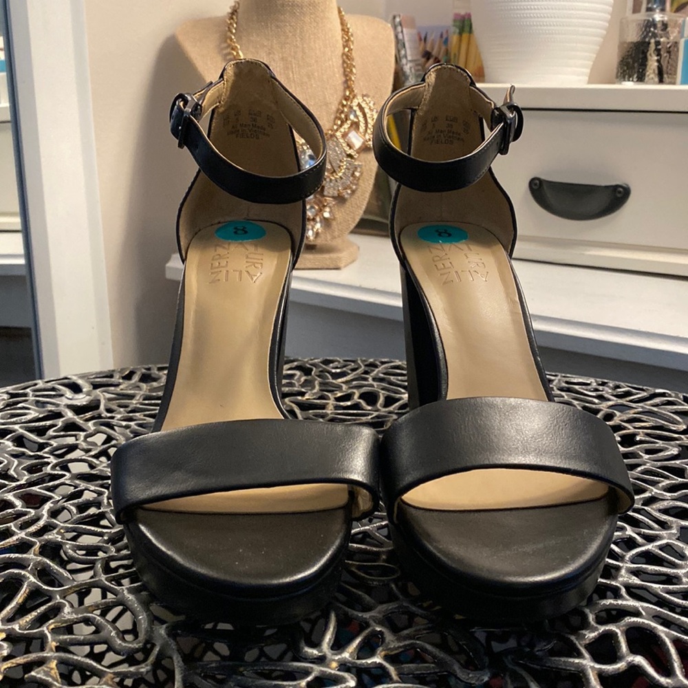 Naturalizer sandals with chunky heel